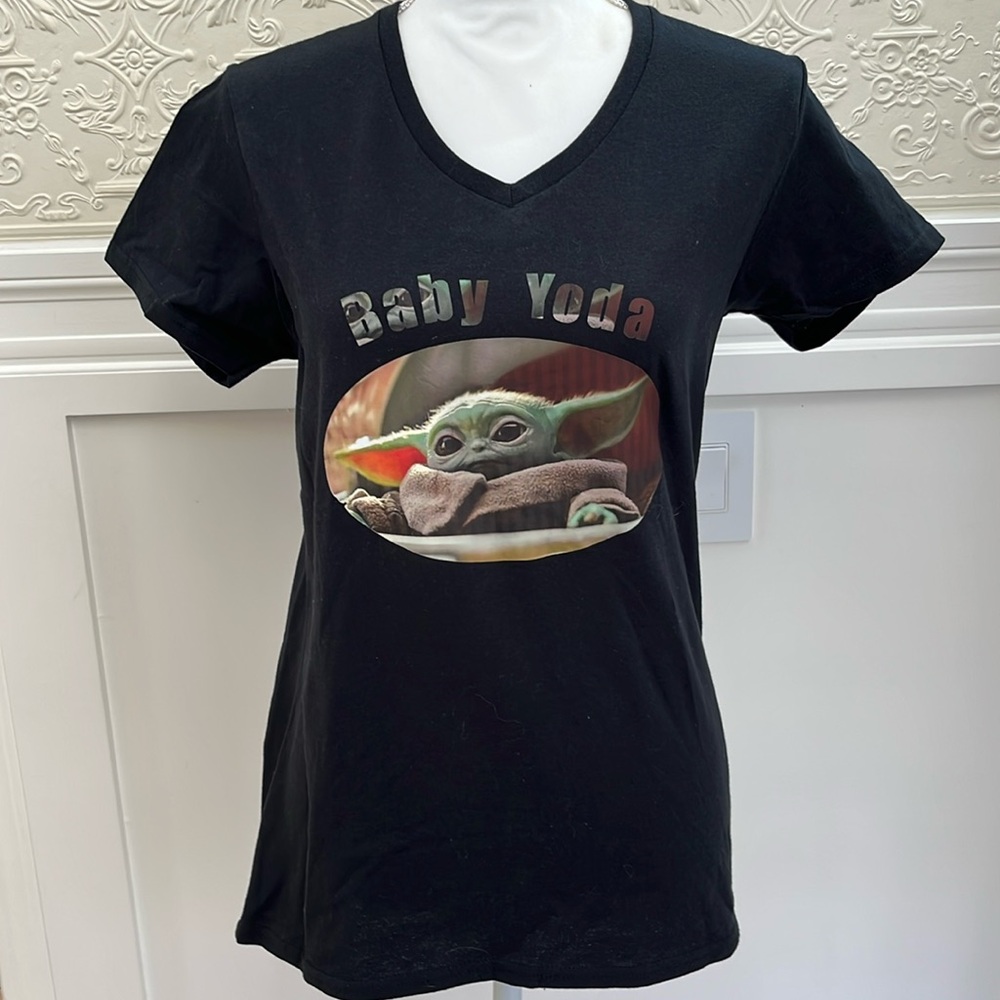Baby Yoda T-Shirt Black Star Wars Mandelorian sz M New